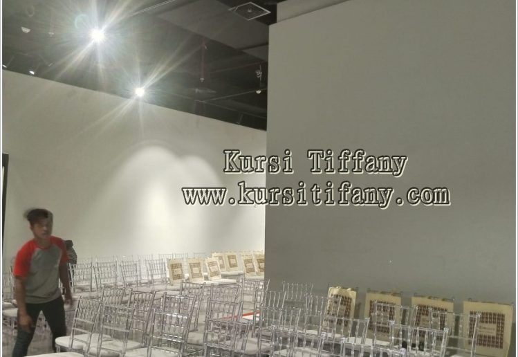 Sewa Kursi Tiffany Acrylic Premium Di Plaza Semanggi