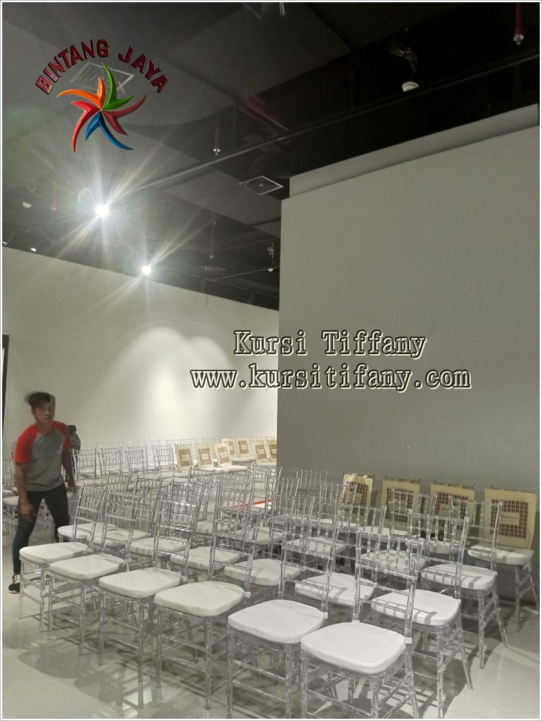 Sewa Kursi Tiffany Acrylic Premium Di Plaza Semanggi