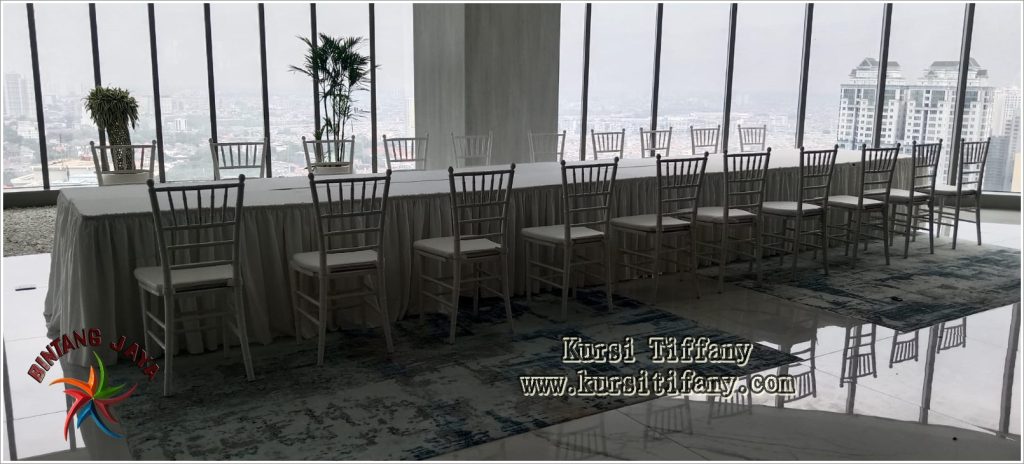 Sewa Kursi Tiffany Acrylic Premium Di Plaza Semanggi