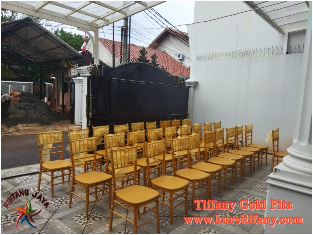 Sewa Kursi Kayu Tiffany Terbaik Jakarta