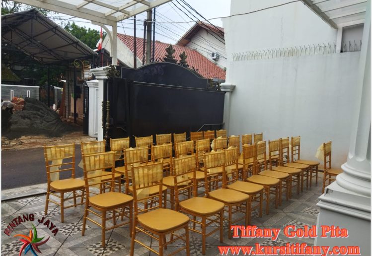 Sewa Kursi Kayu Tiffany Terbaik Jakarta