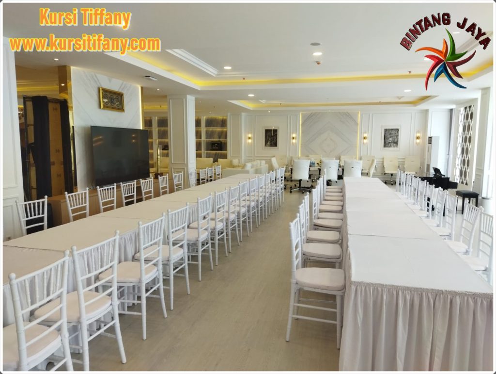 Sewa Kursi Kayu Tiffany Terbaru Bekasi