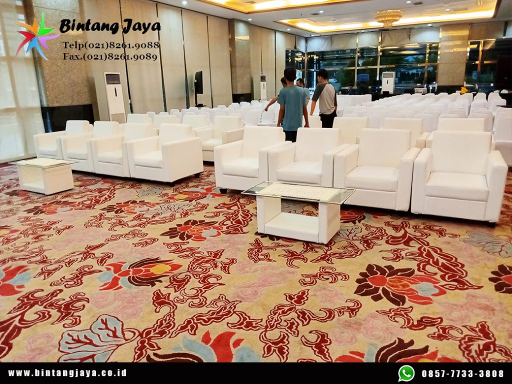 Pusat Layanan Sewa Sofa VIP Single Putih Area Kalideres Jakarta Barat