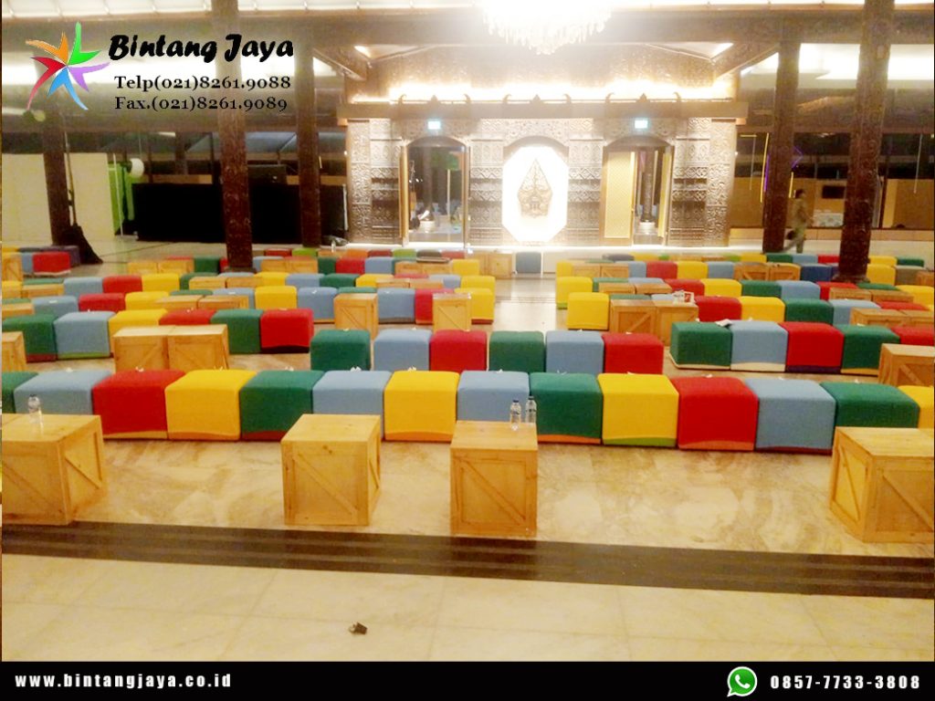 Rental Puff Kotak Cover Warna-warni Event TMII Jaktim