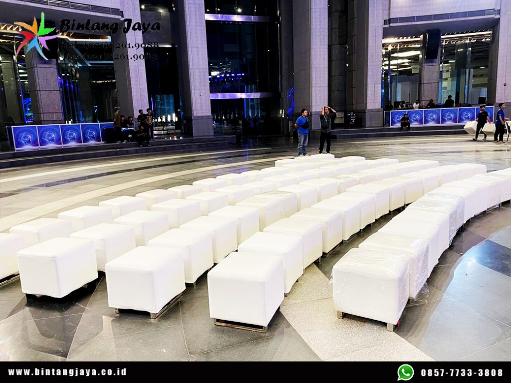 Sewa Kursi Puff Single Nyaman dan Stylish untuk Event Profesional