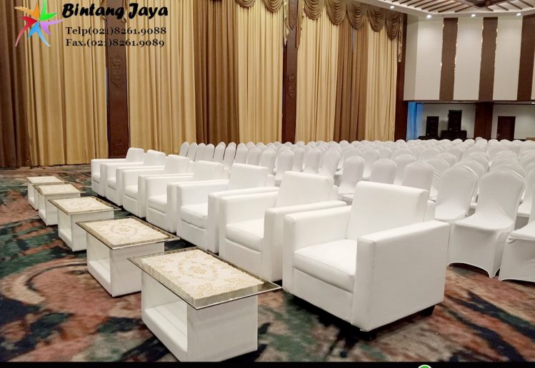 Rental Sofa Putih Kotak Minimalis Area Depok untuk Event Elegan dan Profesional