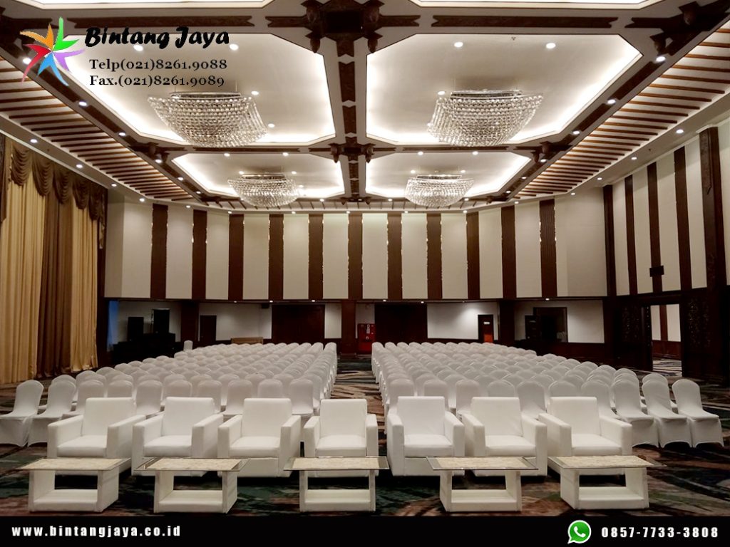 Rental Sofa Putih Kotak Minimalis Area Depok untuk Event Elegan dan Profesional