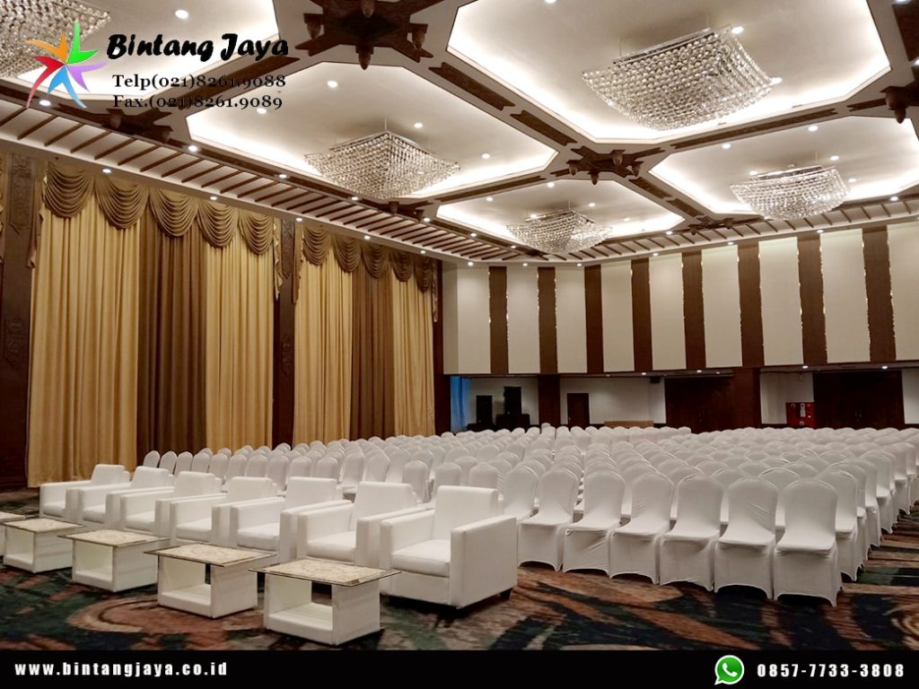 Rental Sofa Putih Kotak Minimalis Area Depok untuk Event Elegan dan Profesional