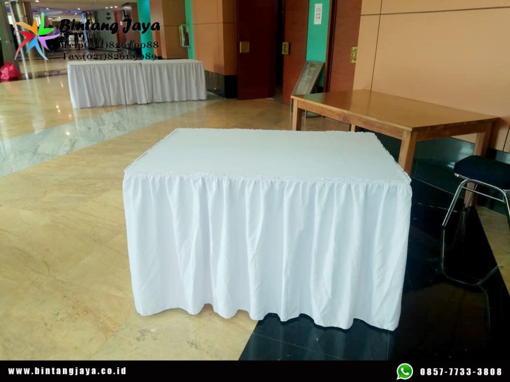 Sewa Meja Kotak Skirting Putih untuk Event Seminar di Jakarta