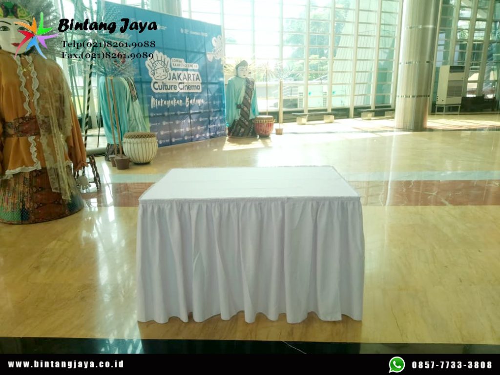 Sewa Meja Kotak Skirting Putih untuk Event Seminar di Jakarta