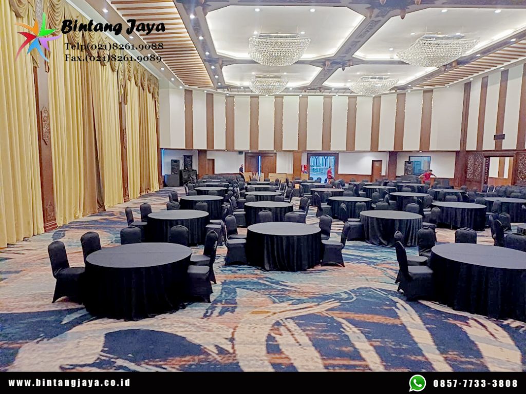 Sewa Meja Bulat Cover Hitam untuk Area Dining dan Lounge Event
