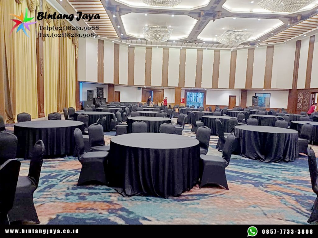 Sewa Meja Bulat Cover Hitam untuk Area Dining dan Lounge Event