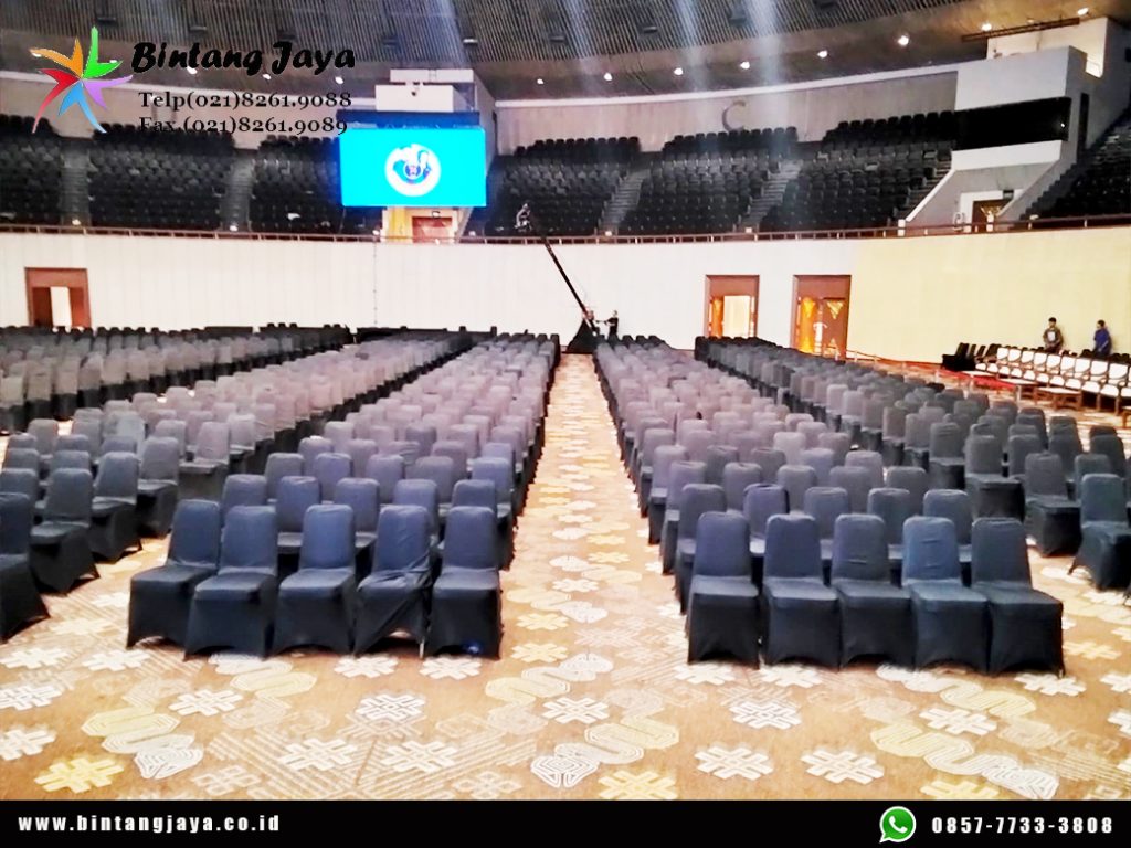 Sewa Kursi Futura, Kursi VIP Kayu, dan Meja Event Wisuda Binus