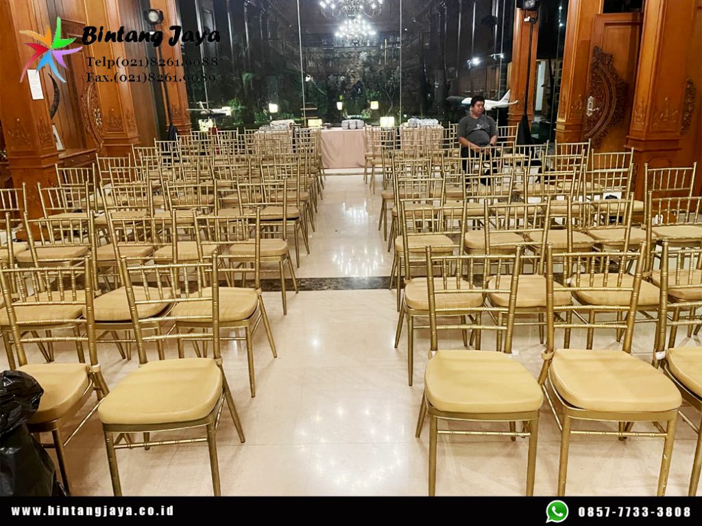 Rental Gold Tiffany Chairs dan Round Table Cover Gold Bogor untuk Event Mewah
