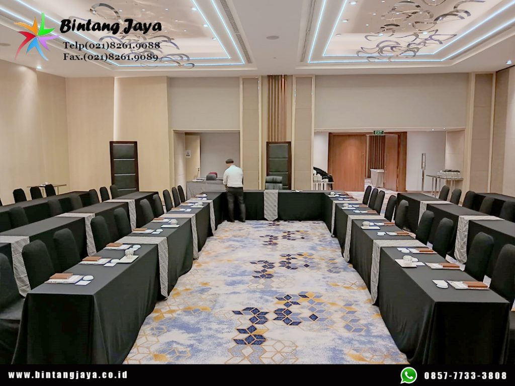 Rental Meja Kotak IBM Runner Cover Hitam Batik, Kursi Event Bogor untuk Acara yang Elegan dan Profesional