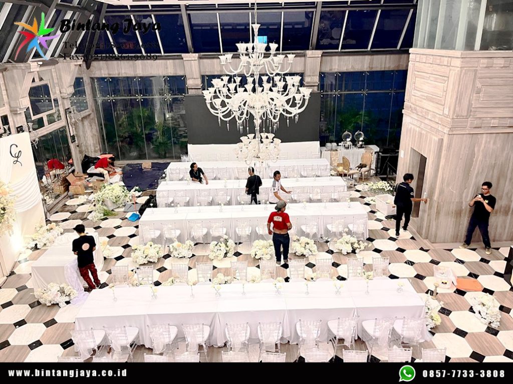 Sewa Kursi Tiffany Acrylic dan Meja Kotak Jakarta untuk Event Elegan dan Profesional