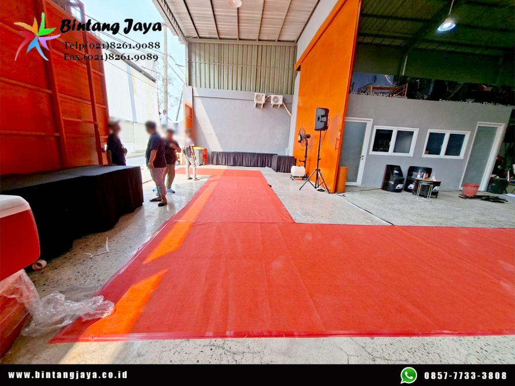 Sewa Meja Kotak Cover Hitam Modern untuk Area Reception dan Booth yang Elegan