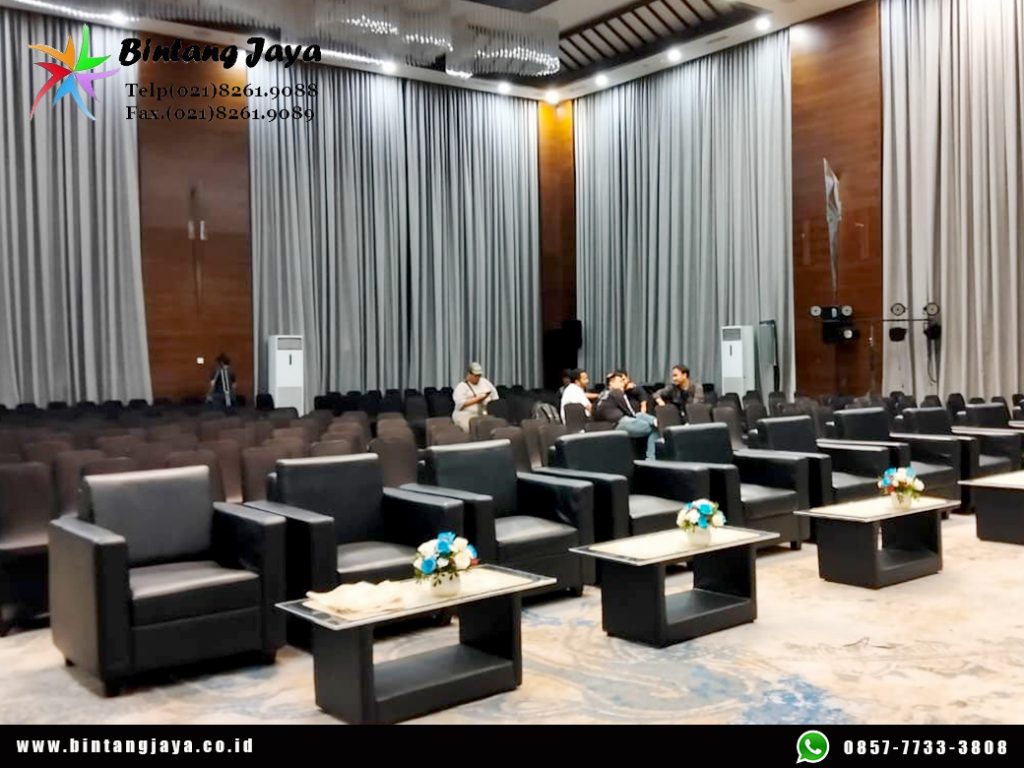Sewa Sofa Hitam Kotak, Meja VIP Hitam, Meja IBM Jakarta untuk Event yang Elegan dan Profesional