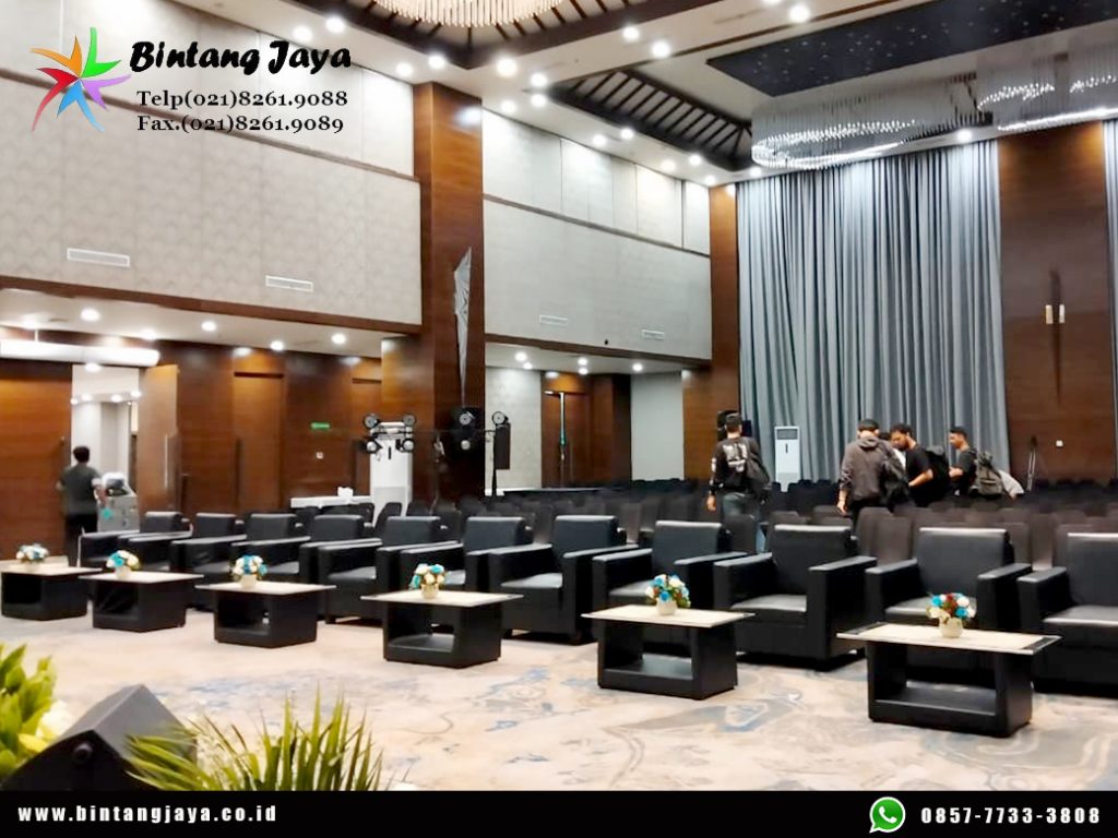 Sewa Sofa Hitam Kotak, Meja VIP Hitam, Meja IBM Jakarta untuk Event yang Elegan dan Profesional