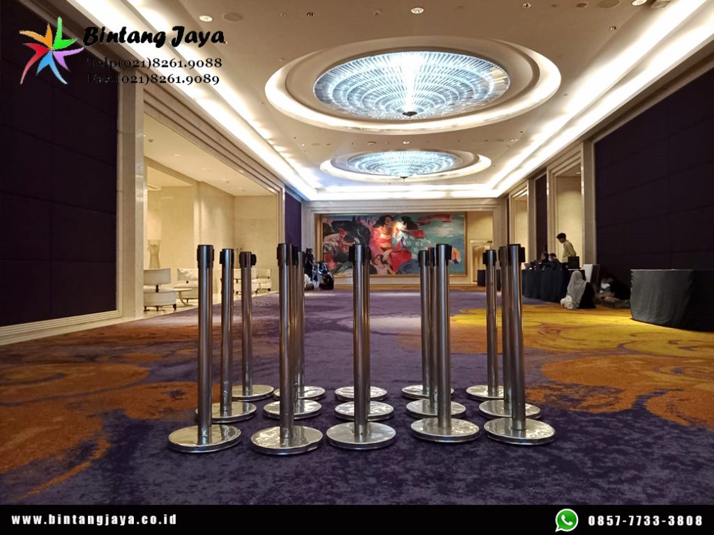 Sewa Qline atau Queue Line Stainless dan Hitam Jakarta untuk Antrean yang Lebih Tertata