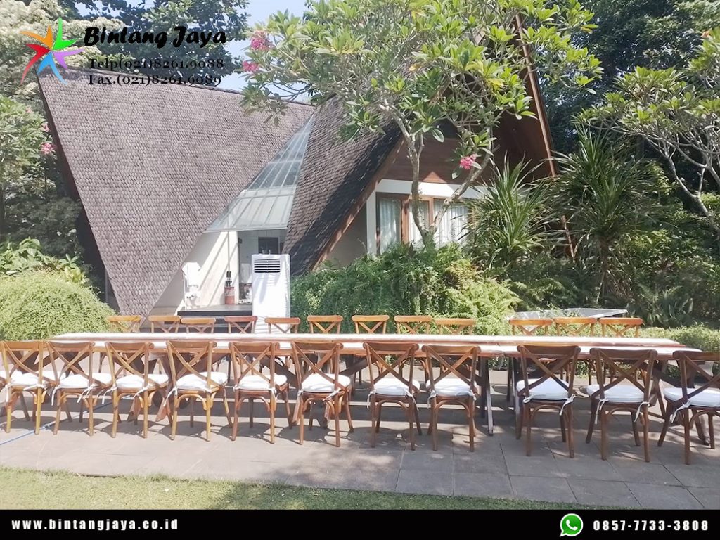 Sewa Kursi Crossback: Rahasia Area Dinner Outdoor yang Terlihat Elegan dan Berkelas