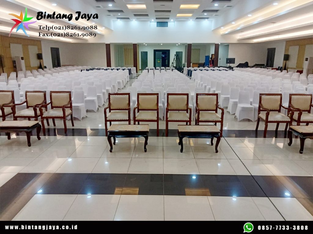 Sewa Kursi Arm Chairs atau Kursi VIP Kayu Jakarta untuk Lounge dan Corporate Event Premium