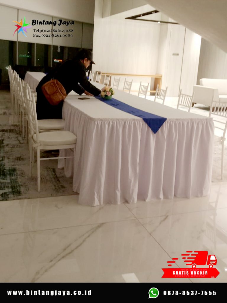 Sewa Meja Kotak, Kursi Tiffany Putih Event Plaza Jamsostek Jaksel