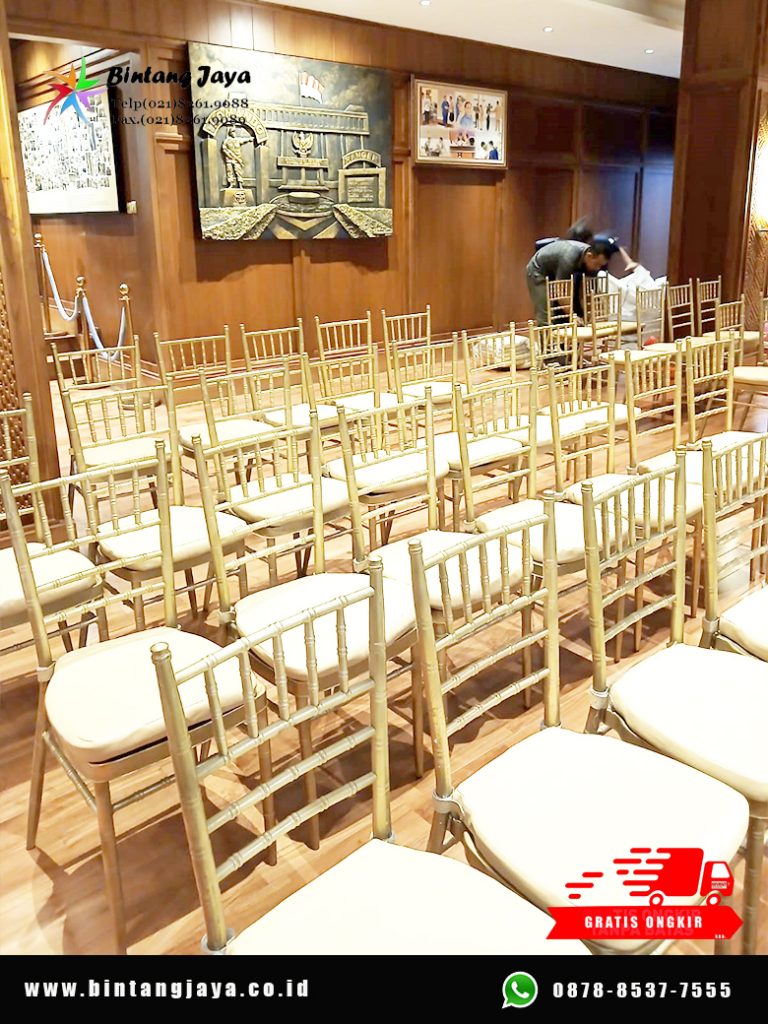 Rental Kursi Tiffany Gold dan Bantal Duduk Jakarta untuk Acara Mewah dan Berkelas