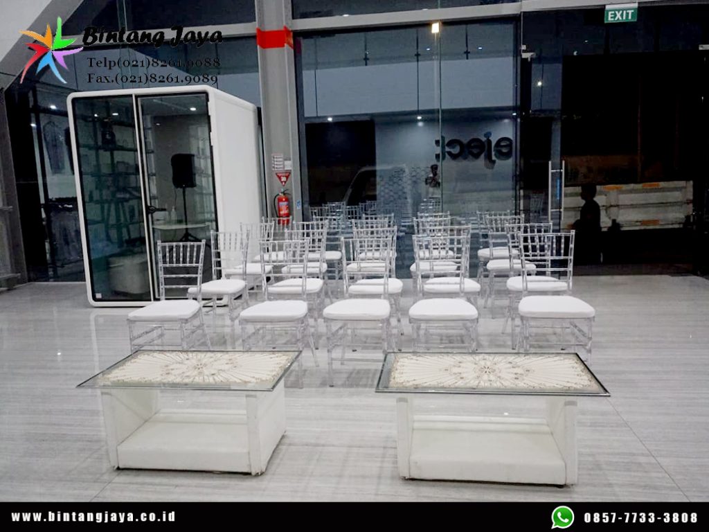 Rental Kursi Tiffany, Meja VIP Kaca Putih Jakarta untuk Event Elegan dan Berkelas