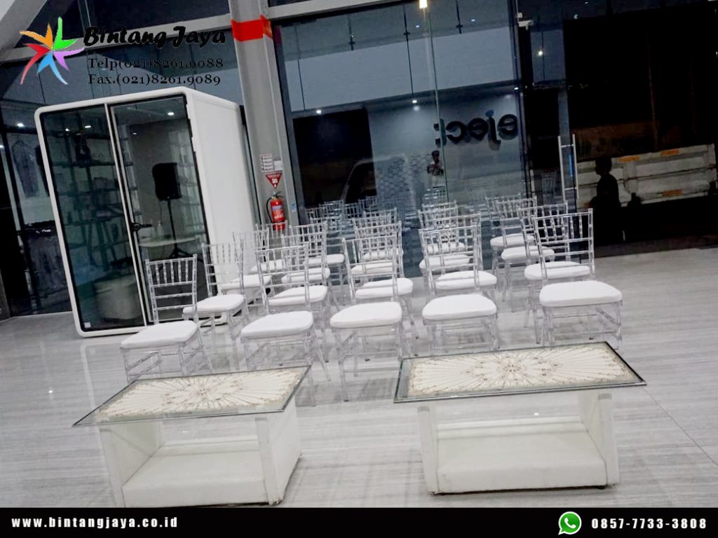 Rental Kursi Tiffany, Meja VIP Kaca Putih Jakarta untuk Event Elegan dan Berkelas