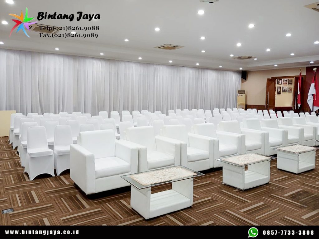 Sewa Sofa Putih, Kursi Futura Cover Putih Ketat Depok untuk Event Elegan dan Profesional