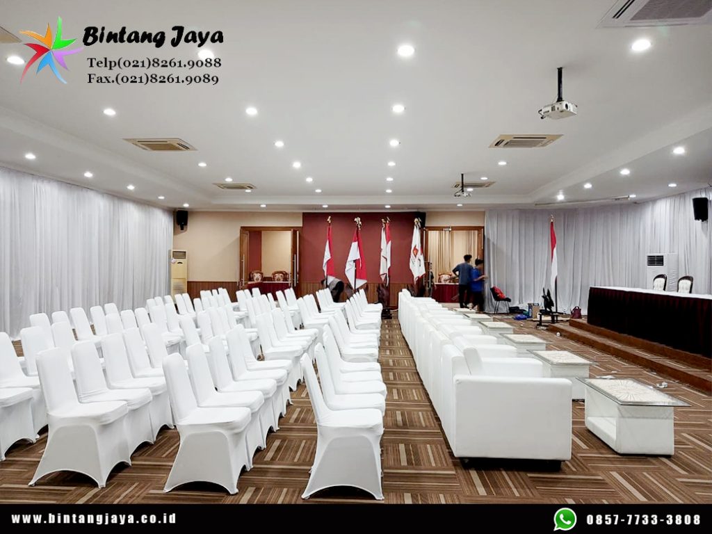 Sewa Sofa Putih, Kursi Futura Cover Putih Ketat Depok untuk Event Elegan dan Profesional