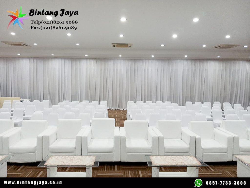 Sewa Sofa Putih, Kursi Futura Cover Putih Ketat Depok untuk Event Elegan dan Profesional