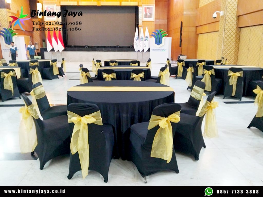 Rental Meja Bulat dengan Runner Jakarta untuk Jamuan Tamu dan Dekorasi Venue