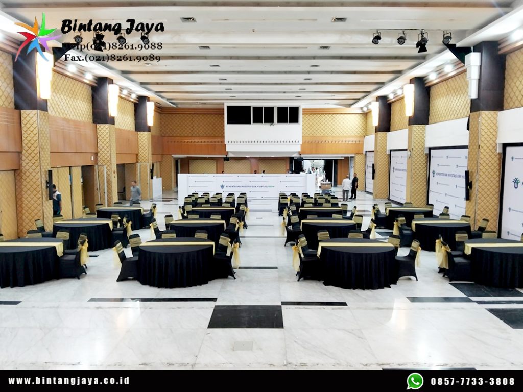 Rental Meja Bulat dengan Runner Jakarta untuk Jamuan Tamu dan Dekorasi Venue