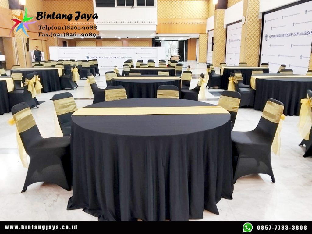 Rental Meja Bulat dengan Runner Jakarta untuk Jamuan Tamu dan Dekorasi Venue