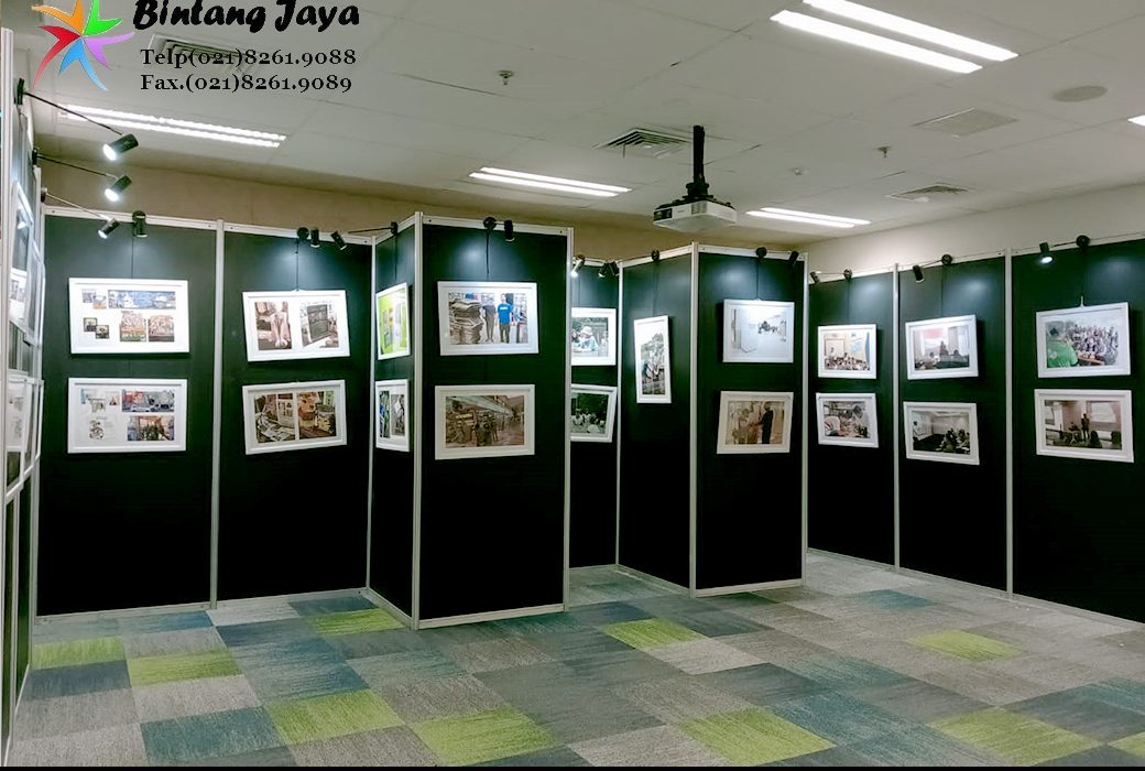 Sewa Partisi R8 Hitam Pameran Tapos Depok