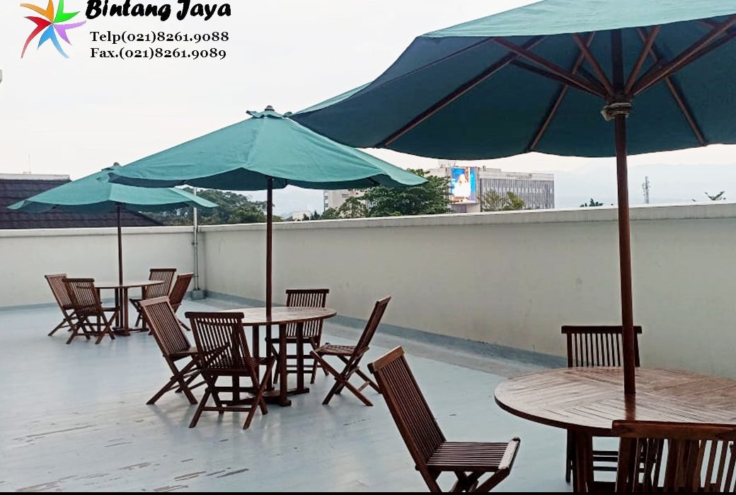 Sewa Tenda Parasol Set Meja Kursi Kayu Outdoor Area Jakarta