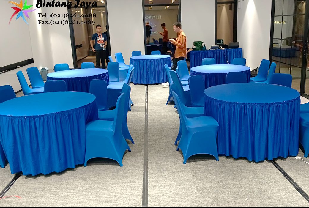 Sewa Meja Bulat dan Kursi Futura dengan Cover Full Warna Biru di Area Jakarta