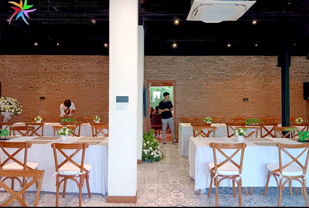 Jasa Sewa Kursi Cross Back VIP Kayu Area Jakarta