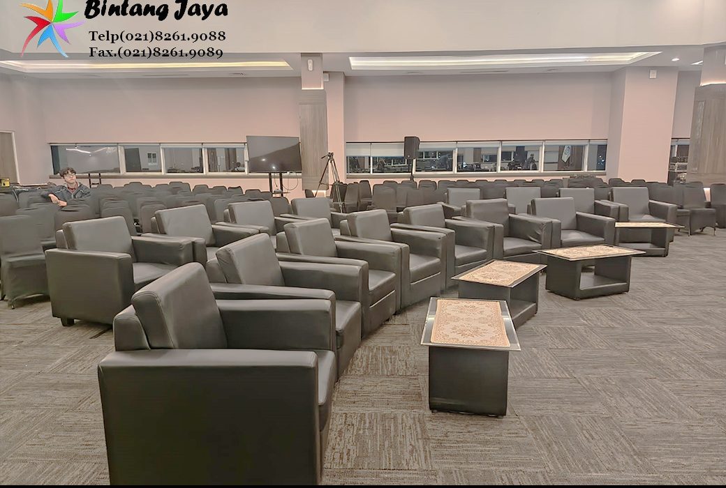 Menyewakan sofa hitam type kotak minimalis di Tangerang