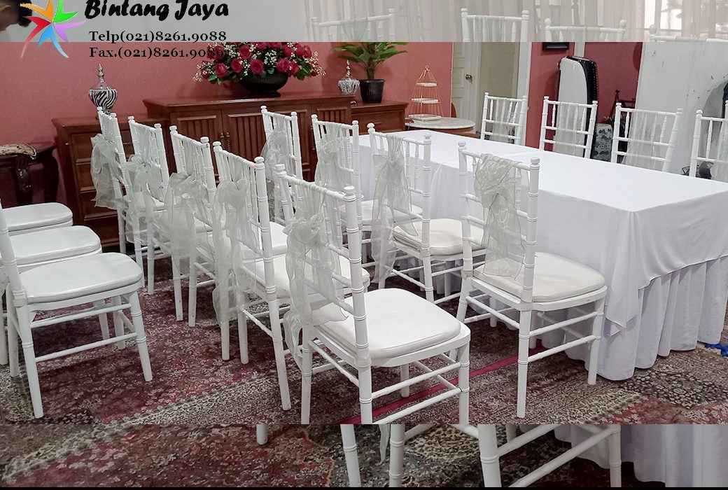 Sewa Kursi Tiffany Kayu Jakarta – Harga Murah, Kualitas Premium!