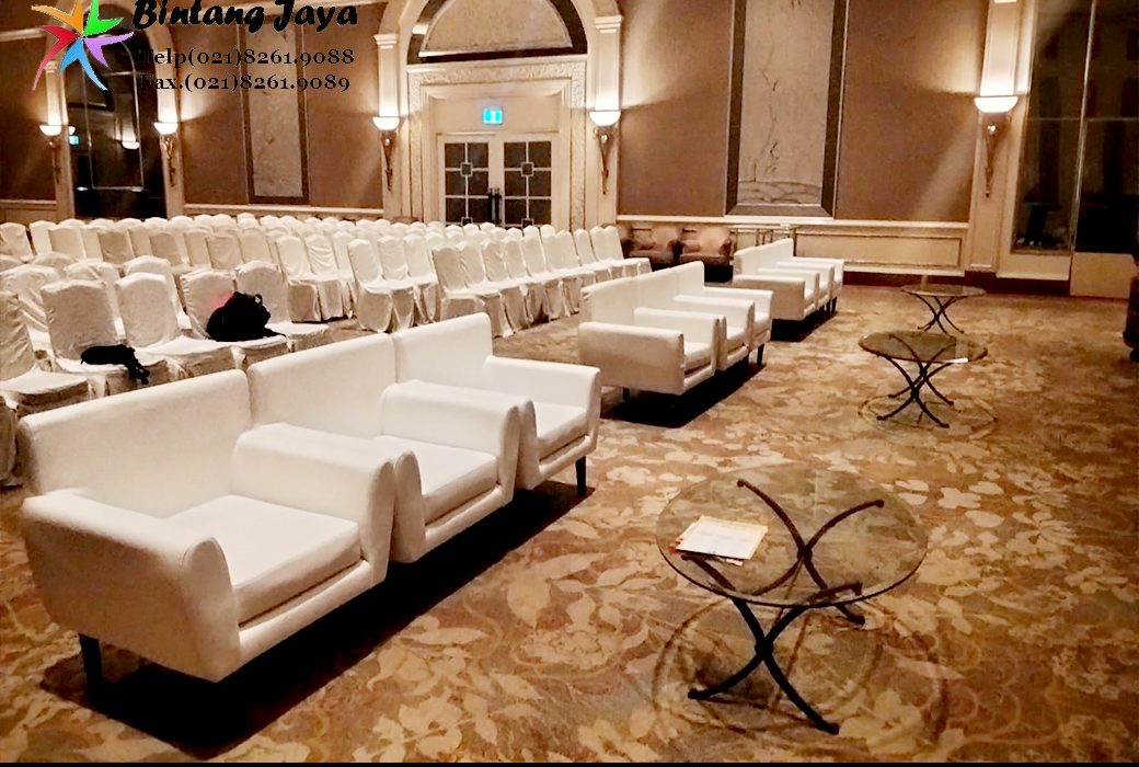 Sewa Sofa Kaki kayu Type Scandinavian Dan karpet Di Jakarta
