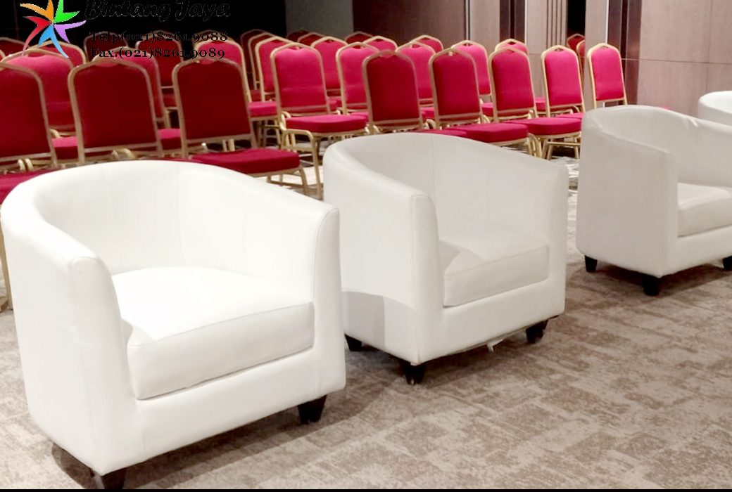Rental Sofa Putih Oval Bersih Terawat di Jakarta