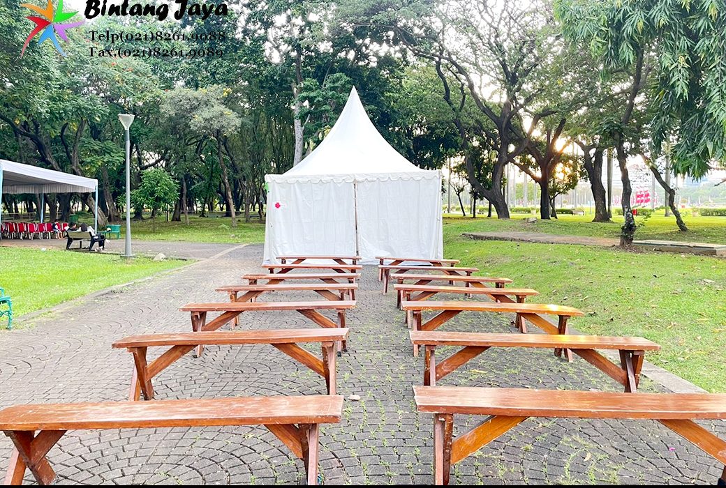 Sewa Bangku Taman Kaki Silang di Monas Jakpus
