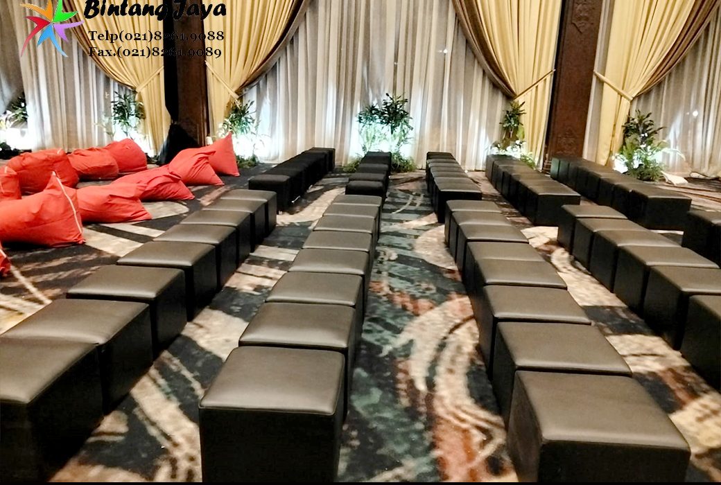 Sewa Kursi Puff Hitam Eksklusif Kaki Stainless Jakarta