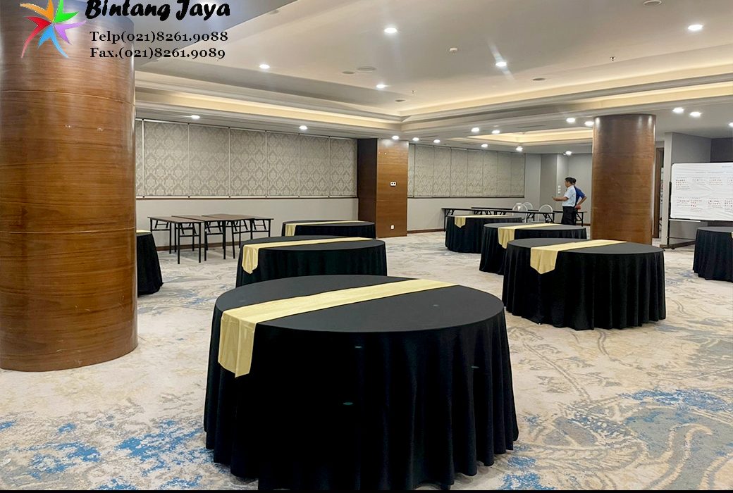 Sewa Meja Bundar d120 cm Cover Tebar Hitam Runner Gold Jakarta