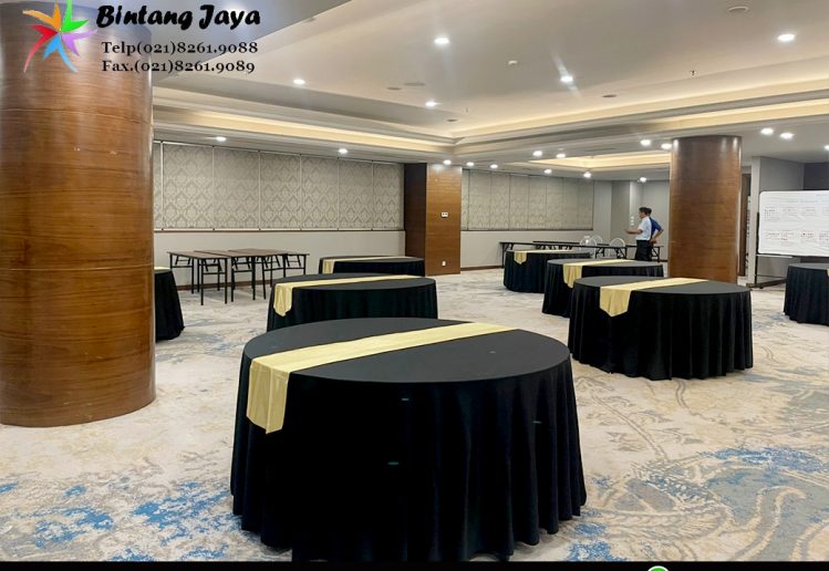 Sewa Meja Bundar d120 cm Cover Tebar Hitam Runner Gold Jakarta