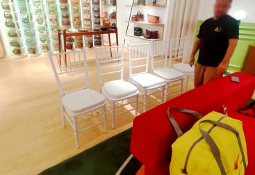 Sewa Kursi Tiffany Warna Putih dan Gold Jakarta