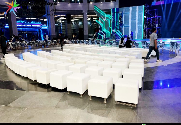 Sewa Kursi Puff Single Nyaman dan Stylish untuk Event Profesional